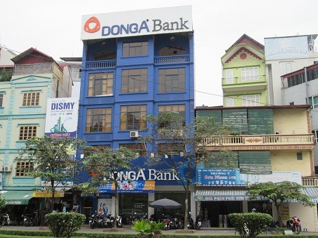 Con phố Trần Thái Tông (quận Cầy Giấy) quy tụ tới 13 ngân hàng, vị trí khá gần nhau.
