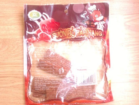 Sản phẩm “Sườn Bò hảo hạng” của Công ty TNHH Sa Sa Hà Nội bị nghi ngờ làm từ mút xốp.
