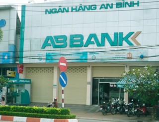 Nguyên giám đốc ABBank chi nhánh Bạc Liêu bị bắt.