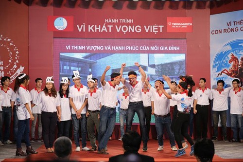 Niềm vui chiến thắng của sinh viên ĐH Nông nghiệp Hà Nội tại lễ công bố kết quả các dự án - Ảnh: Tập đoàn cà phê Trung Nguyên cung cấp