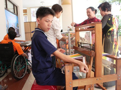 Đến nay, có hơn 256 cơ sở dạy nghề tham gia dạy nghề cho người khuyết tật, trong đó có 55 cơ sở dạy nghề chuyên biệt.