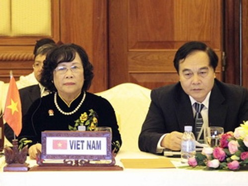 Bộ trưởng Bộ Lao động-Thương binh, Xã hội Phạm Thị Hải Chuyền dẫn đầu đoàn Việt Nam.