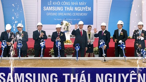 Thủ tướng Nguyễn Tấn Dũng dự lễ khởi công Nhà máy Samsung Thái Nguyên.