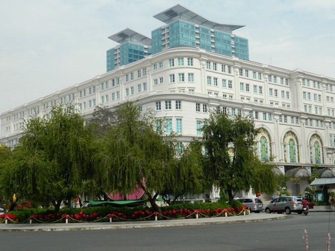 Tòa tháp Vincom Centre A, tọa lạc ở những mặt tiền đắt nhất Sài thành là Đồng Khởi -Nguyễn Huệ cũng được cho là nằm trong khối tài sản công ty của bà Lan. Ảnh: BizLIVE