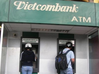 Ngày 15/1, Vietcombank thực hiện thu phí chuyển khoản nội mạng.