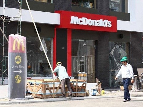 Cửa hàng McDonald’s trong giai đoạn chờ khai trương.