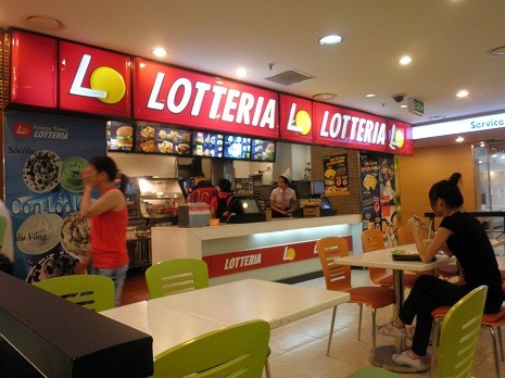 Lotteria dẫn đầu với hơn 160 cửa hàng tại Việt Nam.