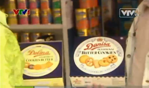 Hộp bánh Dalina được làm nhái thương hiệu bánh Danisa của Đan Mạch. (Ảnh cắt từ clip VTV).