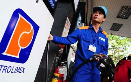 Ông Trần Ngọc Năm cho rằng, giá xăng dầu đang được điều hành theo Nghị định 84, các mục tiêu kinh tế vĩ mô và bảo đảm hài hòa 3 lợi ích “Nhà nước - doanh nghiệp - người tiêu dùng”.
