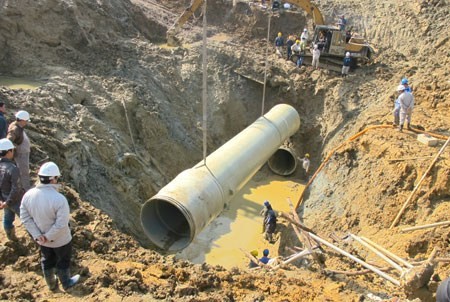 Đường ống dẫn nước sông Đà tiếp tục vỡ vào ngày 26/4 vừa qua.