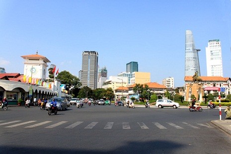 Nay cạnh chợ Bến Thành là quảng trường Quách Thị Trang.