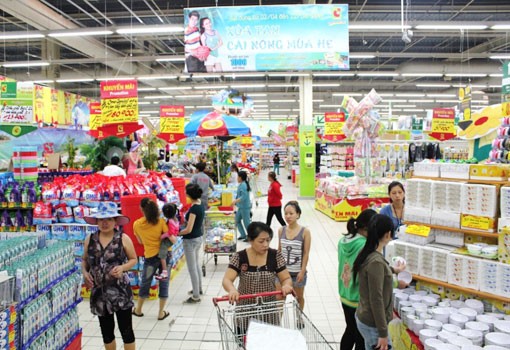 Các siêu thị, TTTM trên địa bàn tỉnh BInhf Dương lúc nào cũng đông nghẹt khách. (Ảnh báo Bình Dương)