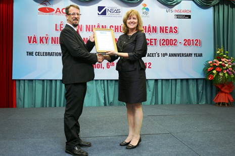 ACET Việt Nam nhận chứng nhận Quốc tế từ NEAS- Tổ chức Chứng nhận tiêu chuẩn chất lượng đào tạo tiếng Anh trên toàn thế giới với uy tín từ năm 1990 .