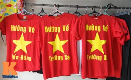 Những chiếc áo đầy sáng tạo này mới xuất hiện tại Hà Nội và ngay lập tức được đón nhận nhiệt tình.