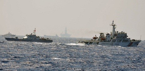 Tàu Hải cảnh Trung Quốc truy cản tàu CSB 4032 của Việt Nam, không cho tiếp cận giàn khoa Hải Dương 981. (Ảnh: Cảnh sát biển cung cấp)