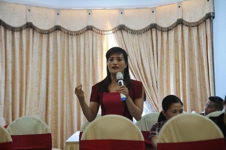 Cô Lê Thị Thủy - Giảng viên trường Đại học Lao động Xã hội bày tỏ quan điểm tại hội thảo.