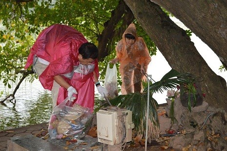 Tác phẩm “Nhặt rác vì tình yêu Hà Nội” của tác giả Dương Văn Hải đạt giải nhất cuộc thi.