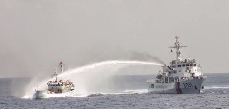 Tàu hải cảnh Trung Quốc phun vòi rồng vào tàu Kiểm ngư Việt Nam tại khu vực giàn khoan 981