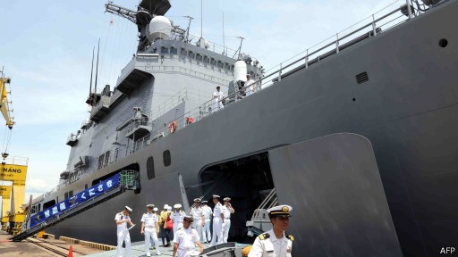 Tàu đổ bộ Kunisaki thuộc Lực lượng Phòng vệ Nhật Bản có mặt tại Đà Nẵng sáng 6/6, mở đầu Chương trình Đối tác Thái Bình Dương kéo dài đến 15/6. (Ảnh: AFP/BBC)
