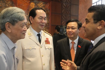 Bộ trưởng Trần Đại Quang bên hành lang kì họp Quốc hội.