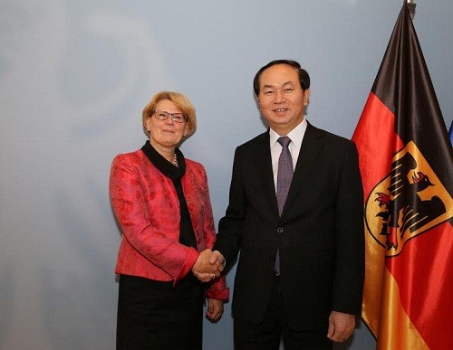 Bộ trưởng Trần Đại Quang và Bà Cornelia Rogall-Grothe Bộ trưởng, Quốc vụ khanh Bộ Nội vụ Cộng hòa Liên bang Đức.