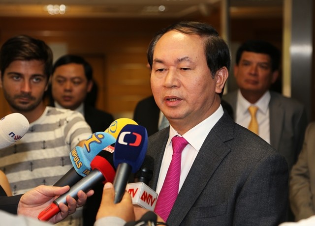 Bộ trưởng Trần Đại Quang trả lời phỏng vấn báo chí.
