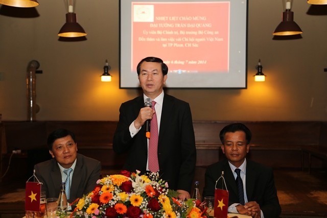 Bộ trưởng Trần Đại Quang đến thăm và nói chuyện với cộng đồng người Việt Nam tại Cộng hòa Czech.