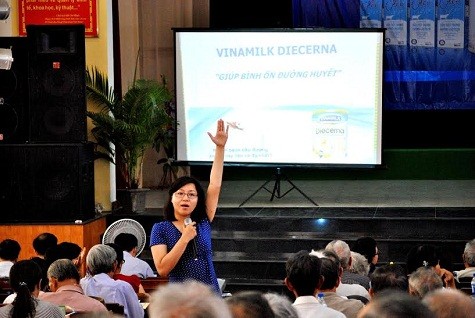 Bà Nguyễn Thị Mỹ Hòa – Trưởng ban nhãn hiệu, ngành hàng sữa bột (Vinamilk) chia sẻ những thông tin hữu ích của các sản phẩm dinh dưỡng dành cho người cao tuổi.