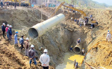 Đường ống dẫn nước Sông Đà đã 9 lần vỡ.