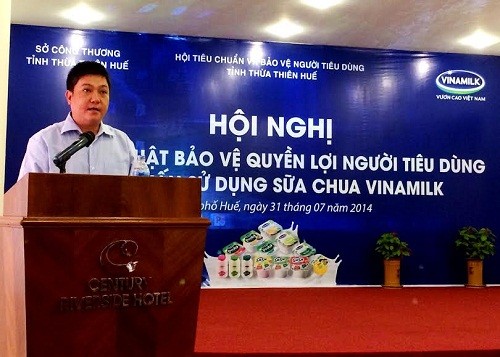 Ông Nguyễn Kim Trung – Q.Giám Đốc Chi nhánh Vinamilk Đà Nẵng chia sẻ với người tiêu dùng các thông tin về công ty.