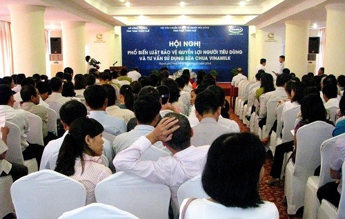 Hơn 400 người tiêu dùng đã đến tham dự Hội nghị do Vinamilk tổ chức ở Thừa Thiên Huế.