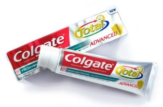 Triclosan có trong thành phần của kem đánh răng Colgate Total.