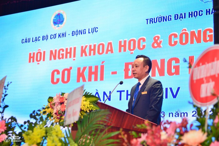 Hiệu trưởng Trường Đại học Hàng hải Việt Nam PGS.TS. Phạm Xuân Dương đã chia sẻ những kết quả đạt được trong phát triển khoa học công nghệ thuộc lĩnh vực Cơ khí - Động lực (Ảnh: NTCC)