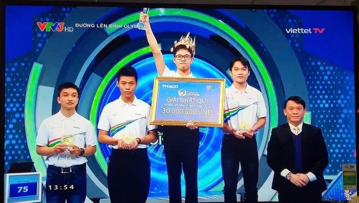 Vũ Bùi Đình Tùng giành giải Nhất tại cuộc thi Olympia quý 2 với điểm số 310 điểm, thành công đưa cầu truyền hình trận chung kết về Hải Phòng sau 11 năm (Ảnh: CTV)