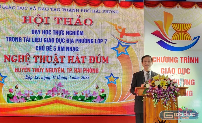 Phó giáo sư Phạm Trọng Toàn phát biểu tại hội thảo (Ảnh: Phạm Linh)