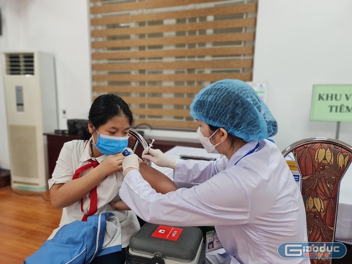 Trường Trung học cơ sở Trần Phú đã chuẩn bị cơ sở vật chất, nhân lực sẵn sàng làm mọi công tác chuẩn bị tốt nhất cho việc tiêm chủng diễn ra an toàn, đạt hiệu quả cao nhất cho học sinh (Ảnh: Lã Tiến)