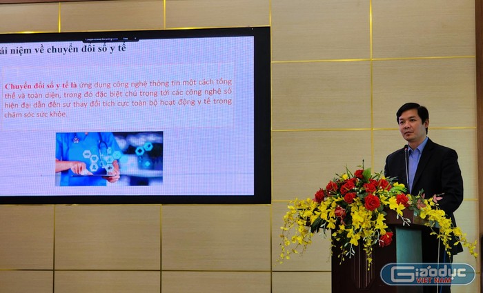 Ông Nguyễn Trường Nam – Phó Cục trưởng Cục Công nghệ thông tin, Bộ Y tế chia sẻ tại hội thảo (Ảnh: Phạm Linh)
