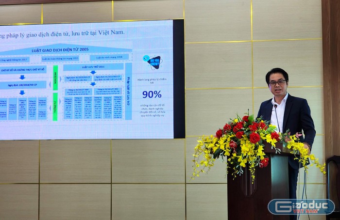 Ông Hoàng Nguyên Vân – Chủ tịch Công ty Cổ phần Công nghệ SAVIS phát biểu tại hội thảo (Ảnh: Phạm Linh)