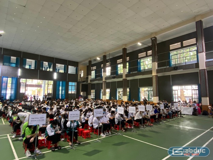 Gần 500 học sinh lớp 9 và lớp 12 tham gia ngày hội tư vấn tuyển sinh giáo dục nghề nghiệp (Ảnh: Phạm Linh)