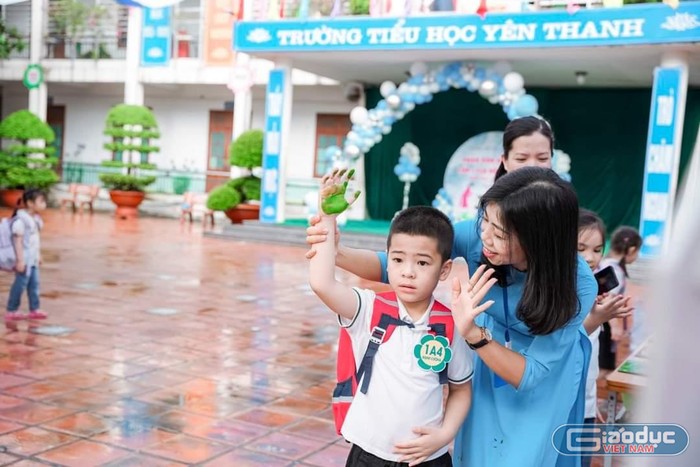 Các trường học trên địa bàn tỉnh Quảng Ninh đã chủ động có phương án sắp xếp đội ngũ giáo viên, trang thiết bị dạy học để sẵn sàng đón năm học mới (Ảnh: Phạm Linh)
