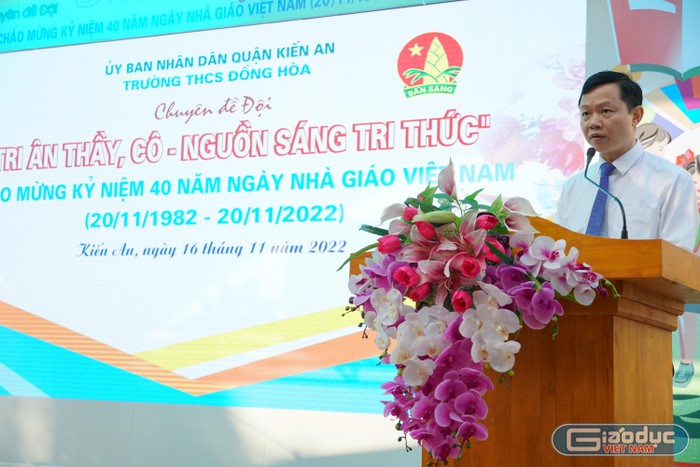 Thầy Lê Văn Hùng – Hiệu trưởng Trường Trung học cơ sở Đồng Hoà phát biểu tại chuyên đề (Ảnh: Phạm Linh)