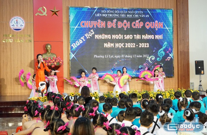 Trường Tiểu học Chu Văn An (quận Ngô Quyền, Hải Phòng) tổ chức hội thi tìm kiếm tài năng giúp phát triển năng lực nghệ thuật cho học sinh (Ảnh: Phạm Linh)
