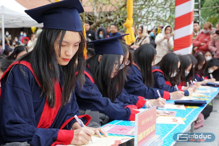 Em Phạm Bích Phương, lớp 12 Nhật – Trường Trung học phổ thông chuyên Trần Phú gửi gắm nguyện vọng trong năm 2023 (Ảnh: Phạm Linh)