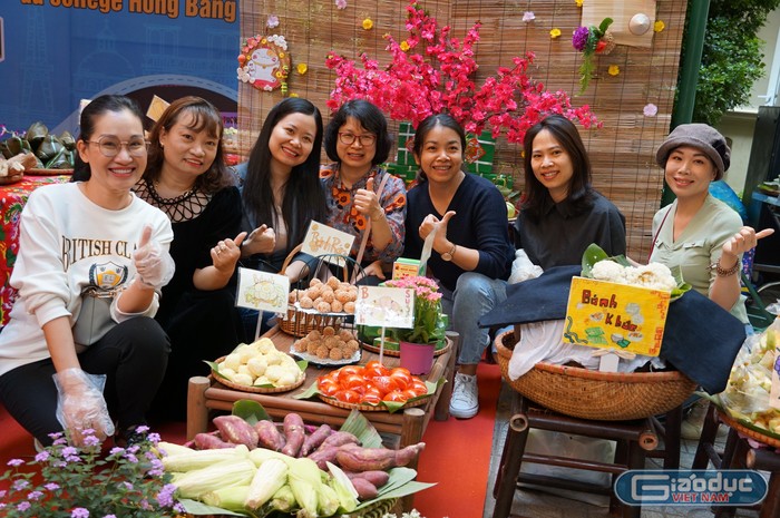 Gian hàng ẩm thực của Trường Trung học cơ sở Hồng Bàng (Ảnh: Phạm Linh)