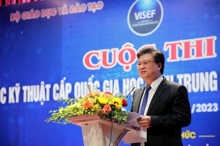 Thứ trưởng Bộ Giáo dục và Đào tạo Nguyễn Hữu Độ phát biểu tại lễ khai mạc (Ảnh: CTV)