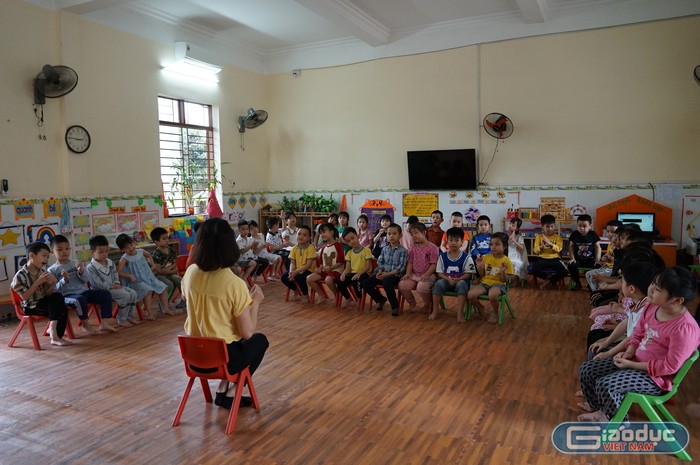 Giờ học của trẻ tại Trường Mầm non Hoa Động (Ảnh: Phạm Linh)