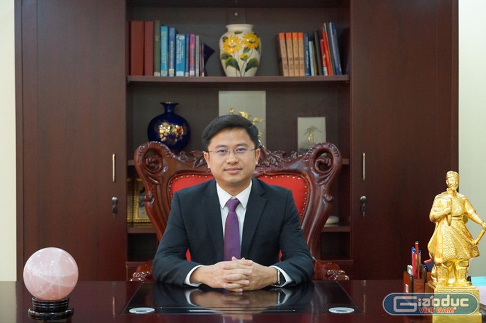 Tiến sĩ Nguyễn Đức Tiệp chia sẻ về điểm mới trong công tác tuyển sinh của Trường Đại học Hạ Long (Ảnh: Phạm Linh)
