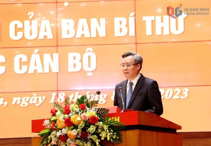 Ông Nguyễn Quang Dương, Ủy viên Trung ương Đảng, Phó Trưởng Ban Tổ chức Trung ương phát biểu tại hội nghị (Ảnh: quangninh.gov.vn)