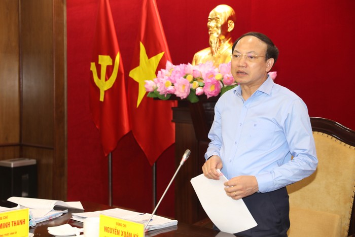 Ông Nguyễn Xuân Ký - Bí thư Tỉnh uỷ Quảng Ninh chỉ đạo tại cuộc họp (Ảnh: CTTĐT)