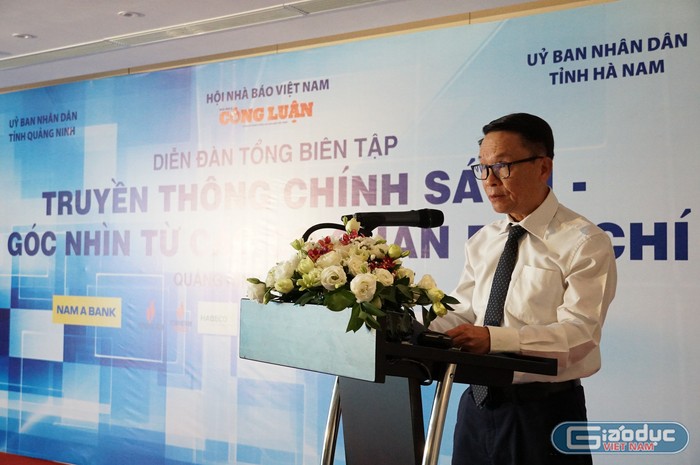 Ông Nguyễn Đức Lợi, Phó Chủ tịch Thường trực Hội Nhà báo Việt Nam phát biểu khai mạc diễn đàn (Ảnh: PL)